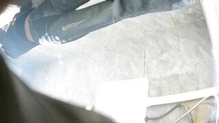 大神潜入酒吧女厕全景偷拍女神级的少妇人美B更美