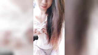 【露出勾引】：超骚女司机【不知天地】勾引乘客口交车震 野战 开房 超级骚，身材巨色，各种勾引乘客车震22