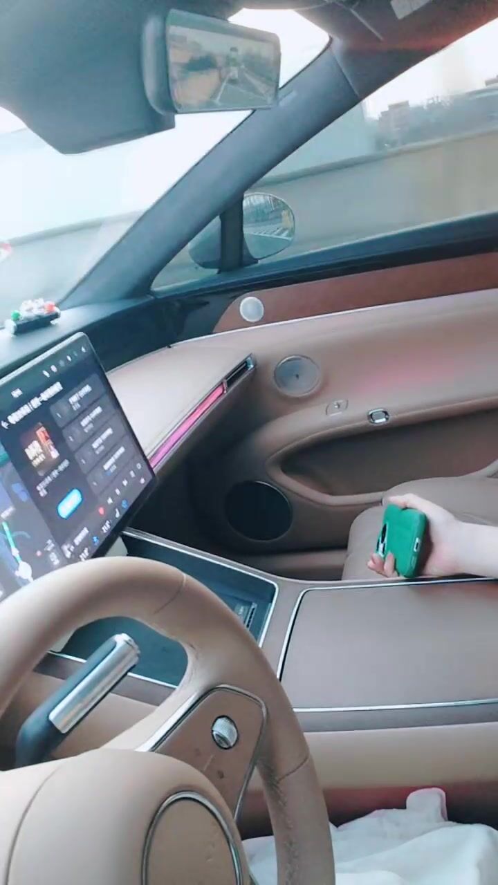 【露出勾引】：超骚女司机【不知天地】勾引乘客口交车震 野战 开房 超级骚，身材巨色，各种勾引乘客车震23