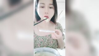 【露出勾引】：超骚女司机【不知天地】勾引乘客口交车震 野战 开房 超级骚，身材巨色，各种勾引乘客车震09