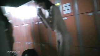 ❤️精品推薦❤️國内【水上樂園】換衣間沐浴區近景偷拍合集第2季17V 美女如雲淋浴換衣好身材一覽無餘9