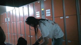 ❤️精品推薦❤️國内【水上樂園】換衣間沐浴區近景偷拍合集第2季17V 美女如雲淋浴換衣好身材一覽無餘9