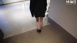 【绿帽人妻】熊猫可乐 - 把老婆让给健身小哥操 自己只能用小哥精液打飞机 看着老婆被抓臀抽穴她一定被操狠爽吧