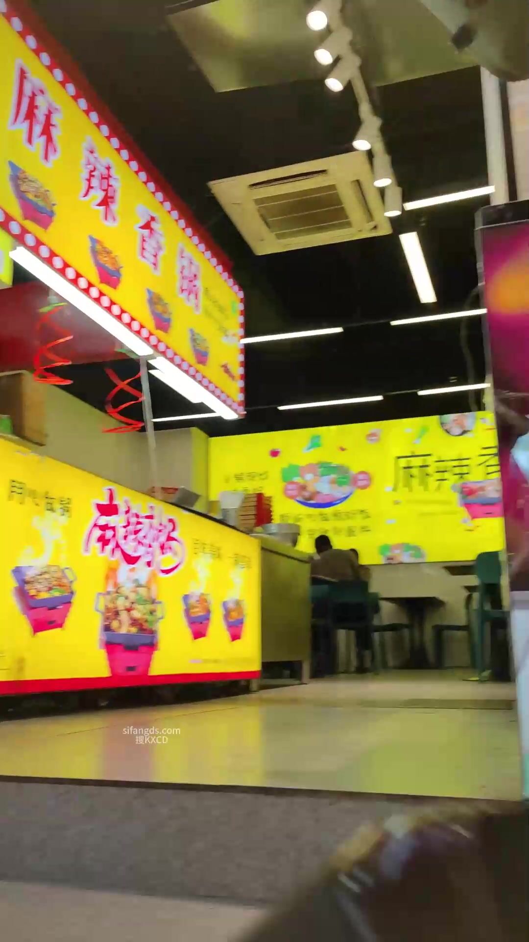 精品推荐 步行街拍抄底大神『KXCD』系列合集第15季20V 专挑年轻好看质量高的小姐姐--完结9