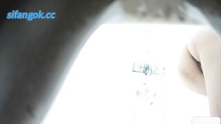 屌丝偷拍邻居合租房打工妹洗澡 4k沉浸式偷拍多毛小处女洗澡无敌视角