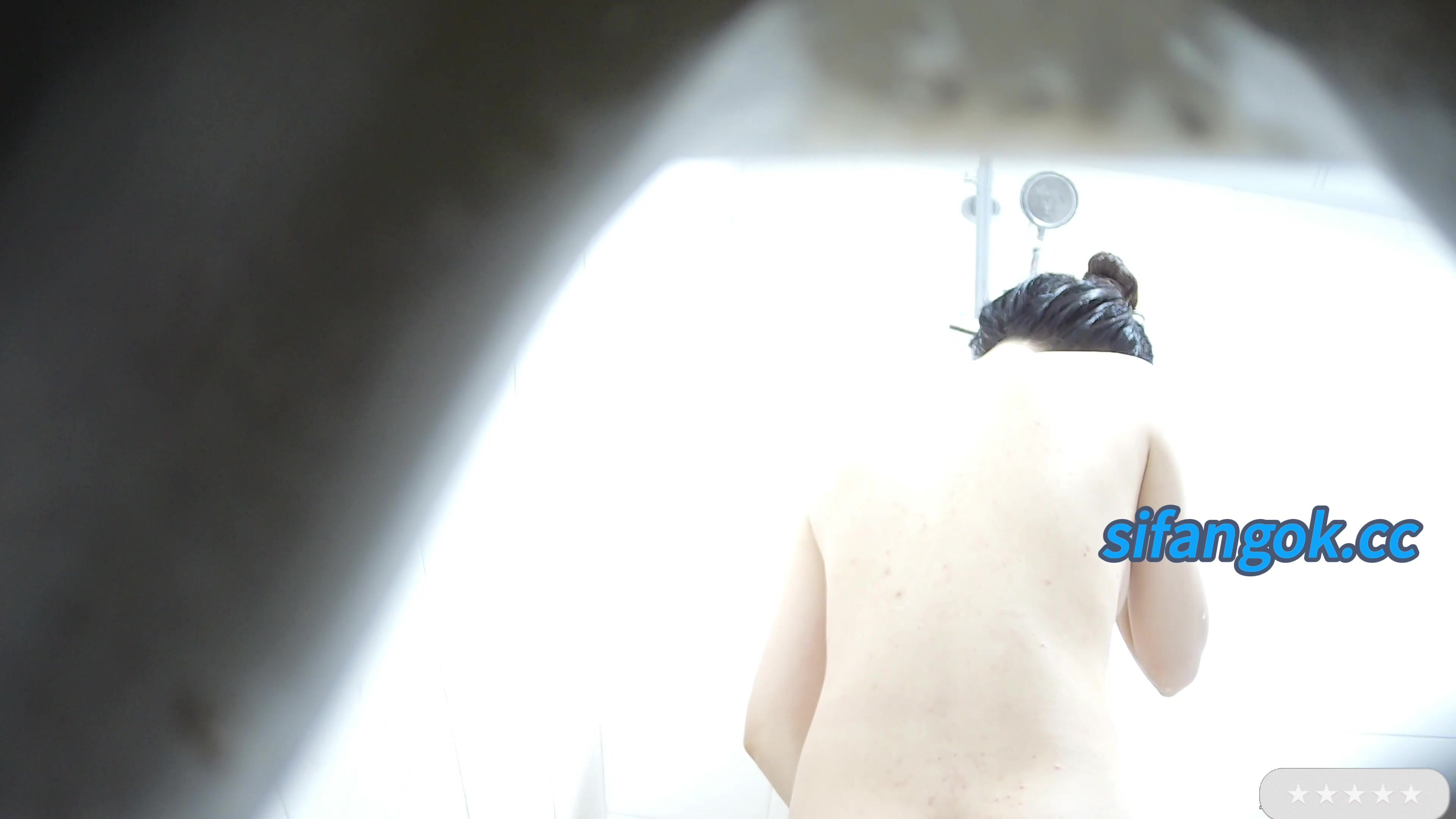 屌丝偷拍邻居合租房打工妹洗澡 4k沉浸式偷拍多毛小处女洗澡无敌视角