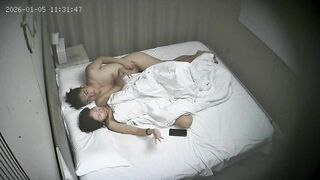 1-6流出酒店偷拍 性欲得不到满足的反差婊骚货女友喜欢趴在菜鸟男友身上腻歪调逗求操2