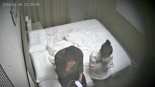 1-6流出酒店偷拍 性欲得不到满足的反差婊骚货女友喜欢趴在菜鸟男友身上腻歪调逗求操4