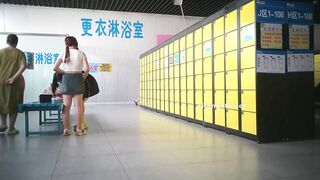 ❤️精品推薦❤️國内【水上樂園】換衣間沐浴區近景偷拍合集第2季17V 美女如雲淋浴換衣好身材一覽無餘20