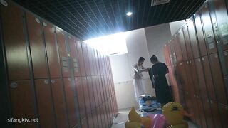 ❤️精品推薦❤️國内【水上樂園】換衣間沐浴區近景偷拍合集第2季17V 美女如雲淋浴換衣好身材一覽無餘30