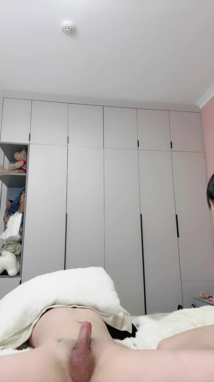 尤物骚货少女【冰儿】居家大秀长腿~露脸~女上位啪啪猛插小屄 肥美多汁可撸可射