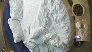 1-21流出酒店偷拍 白皙甜美女和纹身男友入住酒店三天吃饭日常啪啪