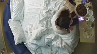 1-21流出酒店偷拍 白皙甜美女和纹身男友入住酒店三天吃饭日常啪啪