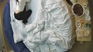 1-21流出酒店偷拍 白皙甜美女和纹身男友入住酒店三天吃饭日常啪啪