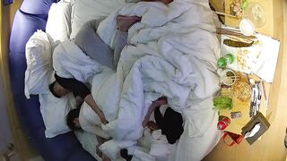 1-21流出酒店偷拍 白皙甜美女和纹身男友入住酒店三天吃饭日常啪啪0