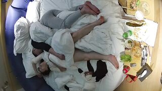 1-21流出酒店偷拍 白皙甜美女和纹身男友入住酒店三天吃饭日常啪啪0