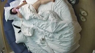 1-21流出酒店偷拍 白皙甜美女和纹身男友入住酒店三天吃饭日常啪啪1