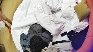 情趣台 1-17 贫乳小少妇跟老公连干两炮 第二炮为了插得更深还把枕头垫在屁股下面 似乎还看了摄像头的方向0