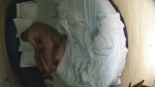 情趣台 1-14 眼镜男也是猴急 女人还在脱衣服 手就去扣逼了 老喜欢把屌往女人嘴里塞 还玩69 持久还行