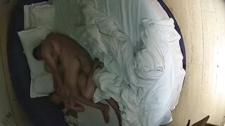 情趣台 1-14 眼镜男也是猴急 女人还在脱衣服 手就去扣逼了 老喜欢把屌往女人嘴里塞 还玩69 持久还行