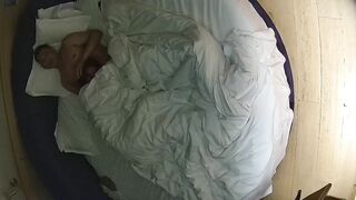 情趣台 1-14 眼镜男也是猴急 女人还在脱衣服 手就去扣逼了 老喜欢把屌往女人嘴里塞 还玩69 持久还行