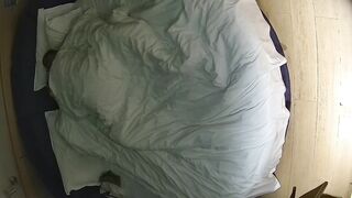 情趣台 1-14 眼镜男也是猴急 女人还在脱衣服 手就去扣逼了 老喜欢把屌往女人嘴里塞 还玩69 持久还行0