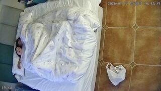 大学城 1-15 非常漂亮活泼的大美女 睡醒就往男友身上扑 先打一炮 看得来出日常对男友的调教相当到位