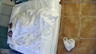 大学城 1-15 非常漂亮活泼的大美女 睡醒就往男友身上扑 先打一炮 看得来出日常对男友的调教相当到位