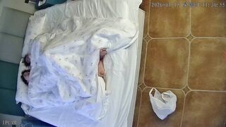 大学城 1-15 非常漂亮活泼的大美女 睡醒就往男友身上扑 先打一炮 看得来出日常对男友的调教相当到位