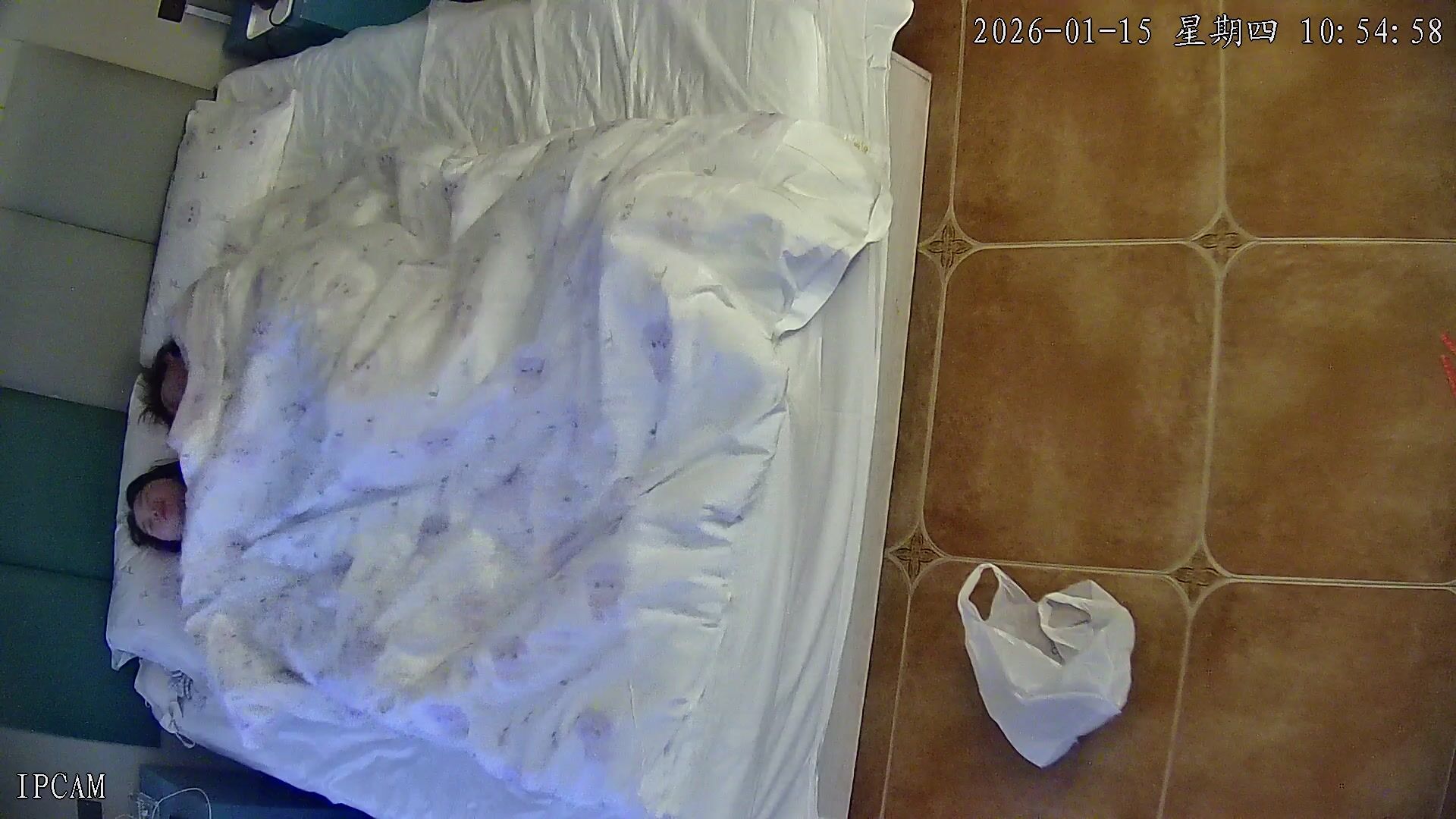 大学城 1-15 非常漂亮活泼的大美女 睡醒就往男友身上扑 先打一炮 看得来出日常对男友的调教相当到位