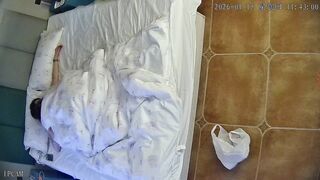 大学城 1-15 非常漂亮活泼的大美女 睡醒就往男友身上扑 先打一炮 看得来出日常对男友的调教相当到位0