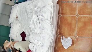 大学城 1-15 非常漂亮活泼的大美女 睡醒就往男友身上扑 先打一炮 看得来出日常对男友的调教相当到位0