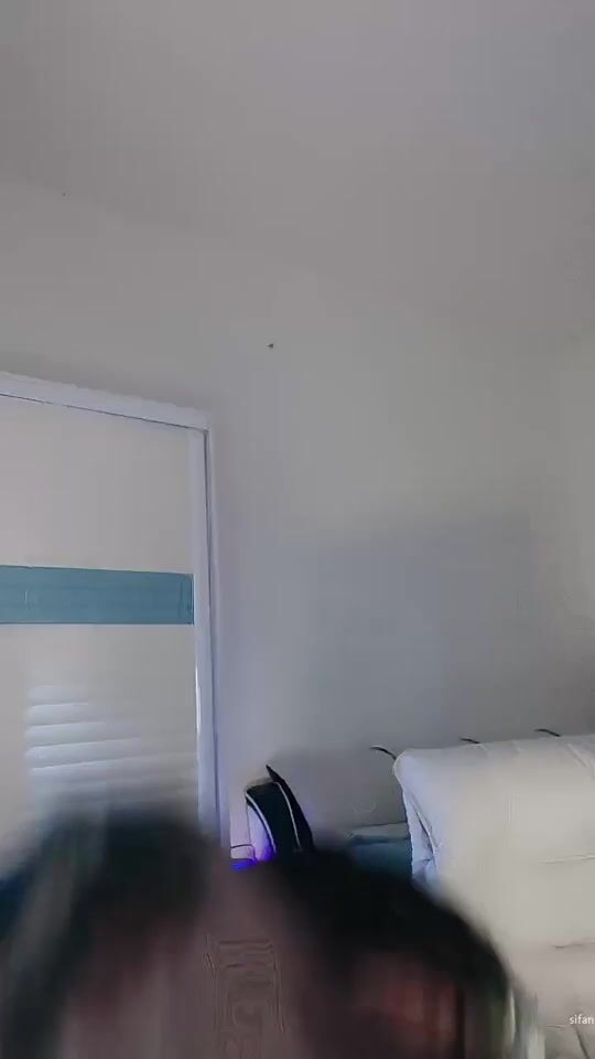 推荐 颜值嫩妹【小懒猫】Part1，精品一线天，人靓奶圆逼嫩，极品小肉缝，双女掰穴自慰，放尿展示11