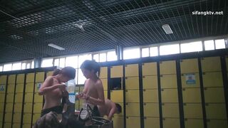 ❤️精品推薦❤️國内【水上樂園】換衣間沐浴區近景偷拍合集第2季17V 美女如雲淋浴換衣好身材一覽無餘5