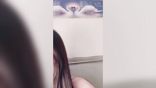 推荐 颜值嫩妹【小懒猫】Part2，精品一线天，人靓奶圆逼嫩，极品小肉缝，嫩出水，放尿展示00