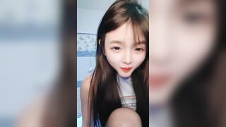 推荐 颜值嫩妹【小懒猫】Part5，精品一线天，人靓奶圆逼嫩，极品小肉缝，嫩出水，放尿展示0