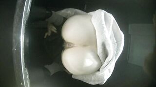 一月最新流出 夜总会酒吧绿光系列后拍小姐尿尿前蹲短裙高跟美女尿完不擦逼抖两下02