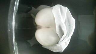 一月最新流出 夜总会酒吧绿光系列后拍小姐尿尿前蹲短裙高跟美女尿完不擦逼抖两下02