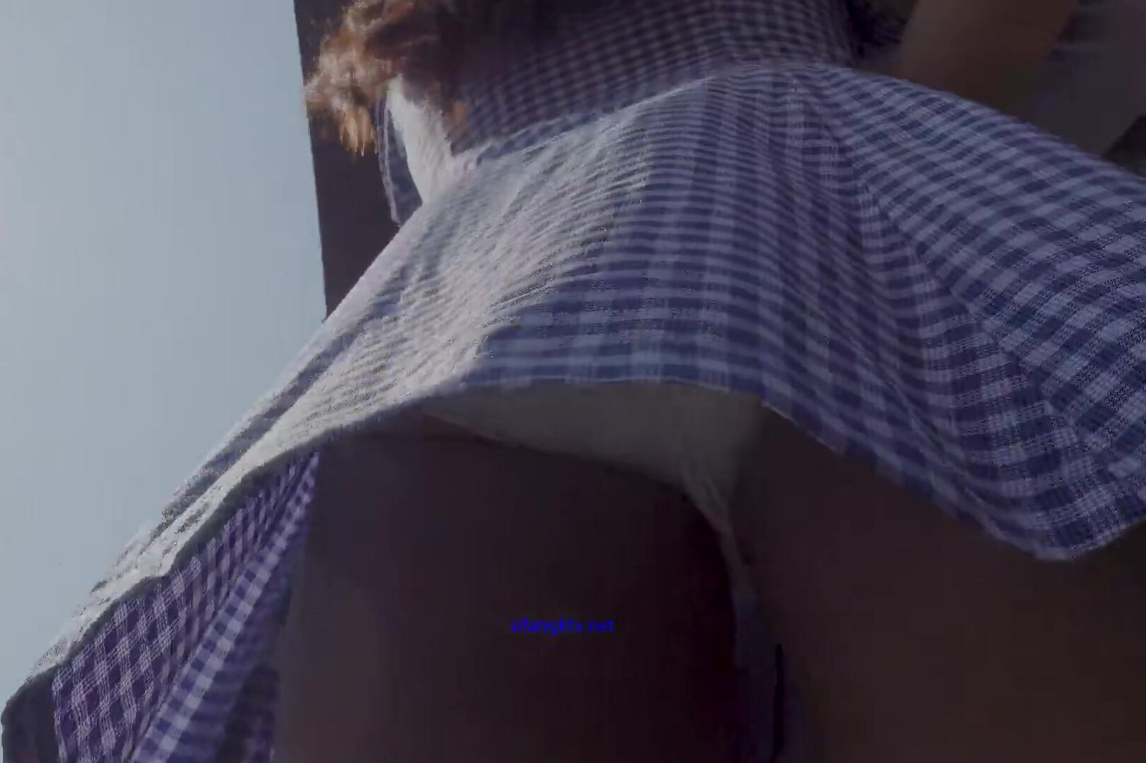 推荐 【动物园抄底】清纯靓女跟了一路，想把脸贴到肥臀上吸味，宝妈的内裤也不错0