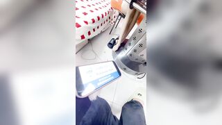 【精品乱伦】我跟后妈的性爱日记 - 长腿女神开档肉丝看电视烤火 没穿内裤诱人小穴勾引儿子 吃上了奶油肉棒榨精中出.