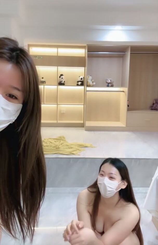 推荐【闺蜜至上】4姐妹团播，裸舞诱惑，一次看够4个逼，大尺度掰穴展示，详细讲解阴部特征