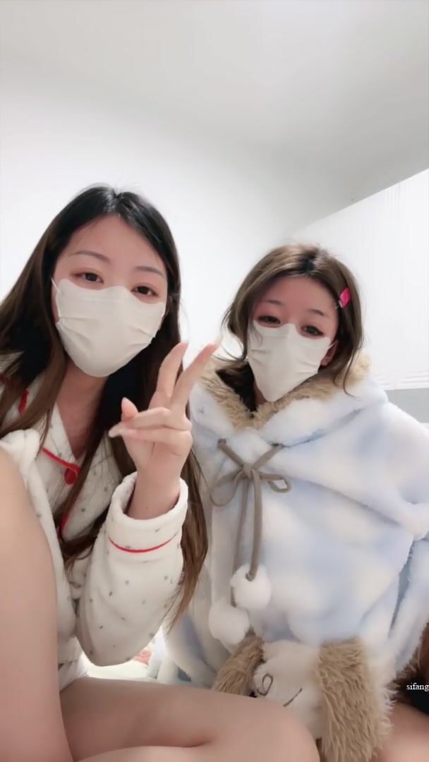 推荐【闺蜜至上】4姐妹团播，裸舞诱惑，一次看够4个逼，大尺度掰穴展示，详细讲解阴部特征0