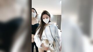 推荐【闺蜜至上】4姐妹团播，裸舞诱惑，一次看够4个逼，大尺度掰穴展示，详细讲解阴部特征1