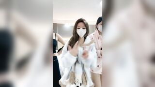 推荐【闺蜜至上】4姐妹团播，裸舞诱惑，一次看够4个逼，大尺度掰穴展示，详细讲解阴部特征1