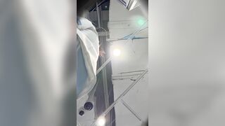 推荐 抄底【白色丝袜眼镜妹】裙子相当有个性，4分钟一直怼着拍，阴户饱满，闷骚性格就希望给狼友看