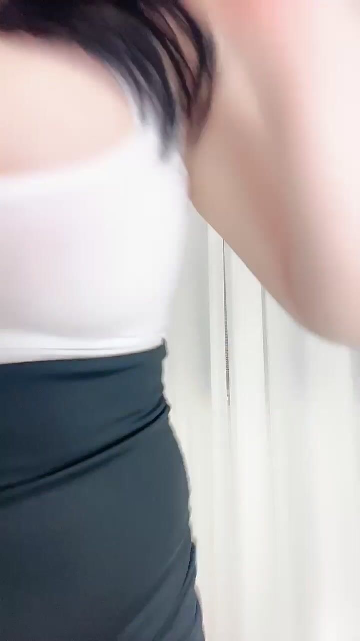 推荐 颜值嫩妹【沐暖一】Part1，大眼靓女，奶比头大，精品无毛白虎穴，裸舞诱惑，掰穴展示1