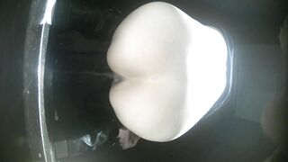 一月最新流出 夜总会酒吧绿光系列后拍小姐尿尿前蹲短裙高跟美女尿完不擦逼抖两下