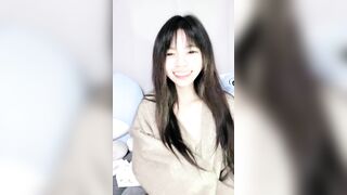 【小菲菲】甜美学妹~! 酥胸骚舞~跳蛋狂震~道具抽插~流浆0