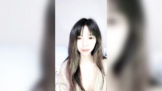 【小菲菲】甜美学妹~! 酥胸骚舞~跳蛋狂震~道具抽插~流浆0