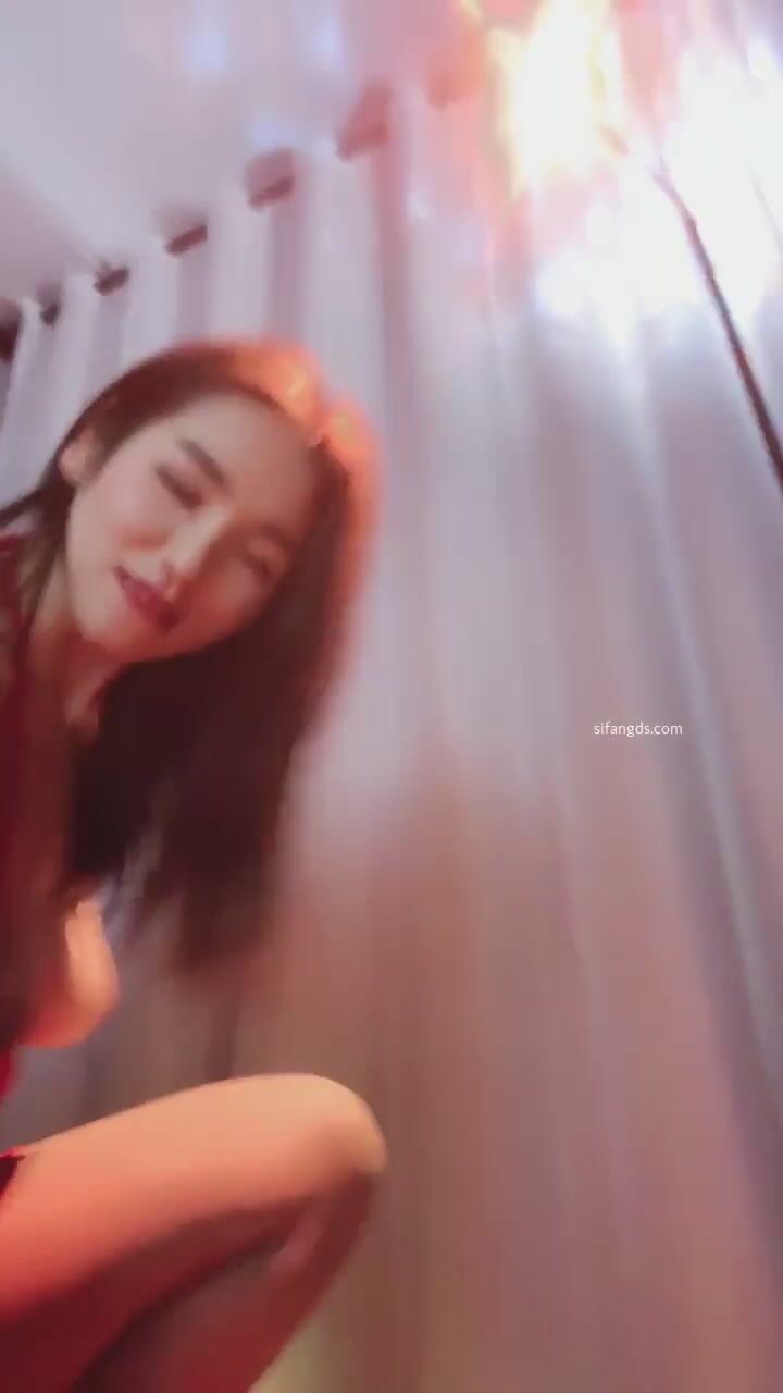 推荐 颜值少妇【瞿姐姐】刮毛一线天，道具自慰高潮，大尺度掰逼展示，喜欢硬舔阿姨骚穴的不可错过